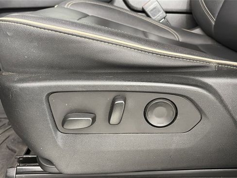 Used 2023 Chevrolet Suburban Premier image 27