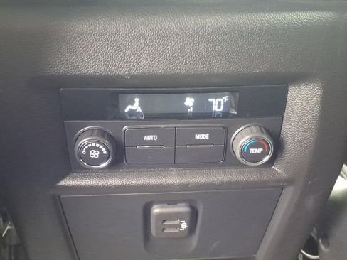 Used 2023 Chevrolet Traverse LT FWD image 9