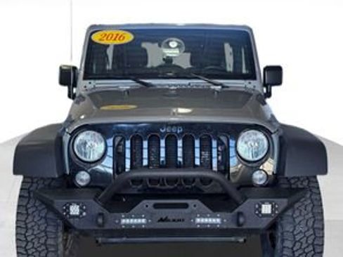 Used 2016 Jeep Wrangler Unlimited Willys image 10