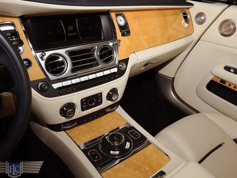 Used 2019 Rolls-Royce Wraith Coupe image 28