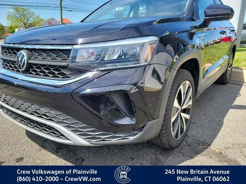 Certified 2022 Volkswagen Taos SE FWD image 24