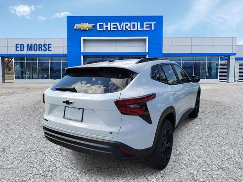 New 2026 Chevrolet Trax LT w/ Midnight Edition FWD image 3