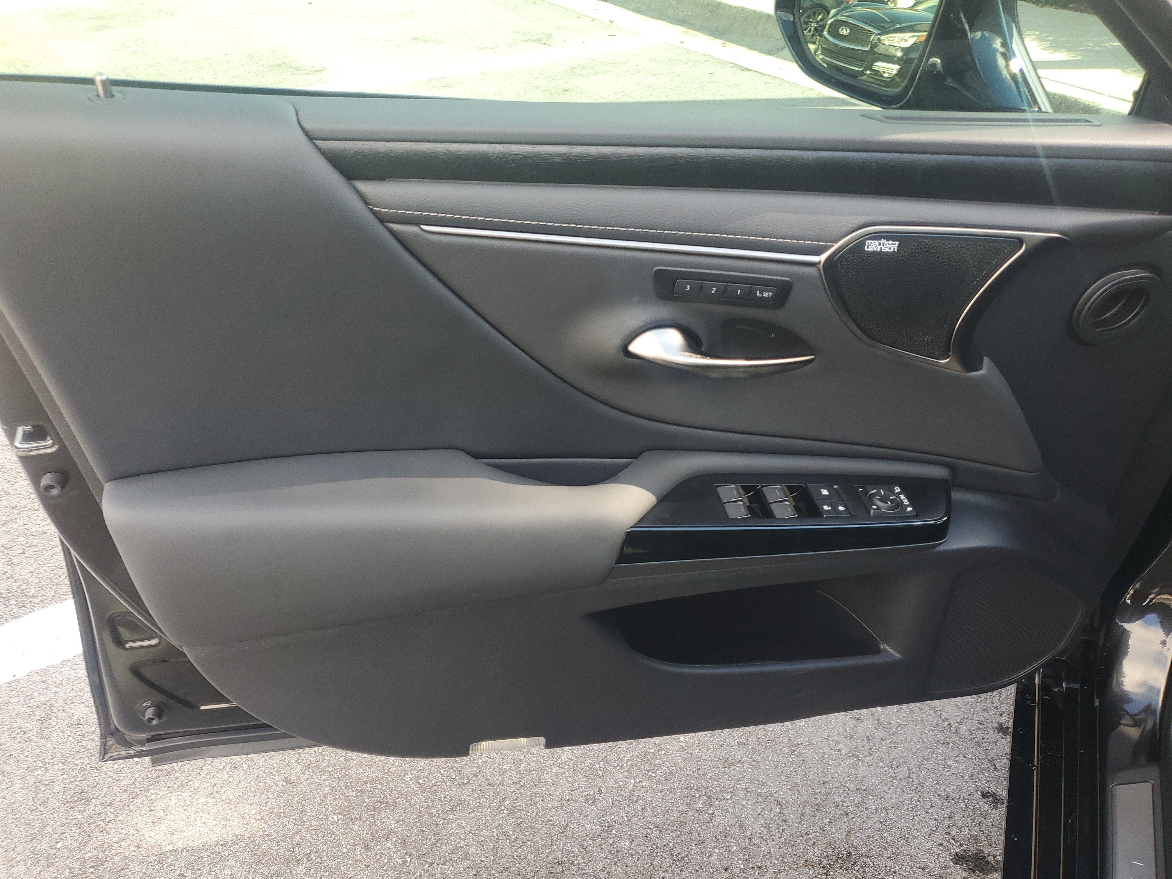 Used 2025 Lexus ES 350 w/ Accessory Package (Z2) FWD image 11