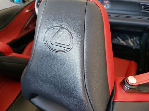 Used 2023 Lexus LC 500 Convertible image 11