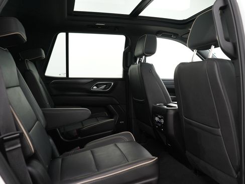 Used 2024 GMC Yukon SLT w/ SLT Luxury Package AWD/4WD image 14