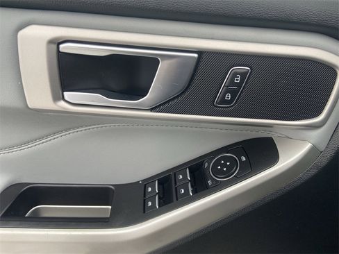 Used 2022 Ford Explorer XLT w/ Equipment Group 202A image 24