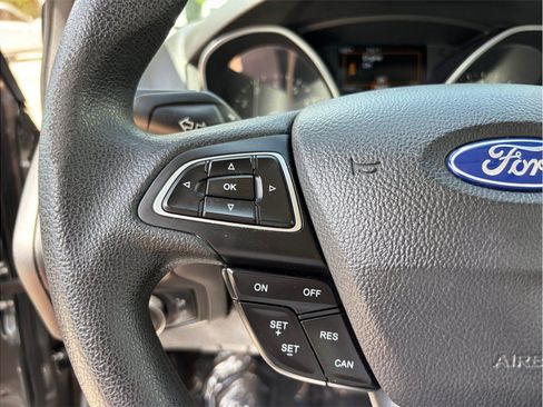 Used 2017 Ford Focus SE FWD image 19