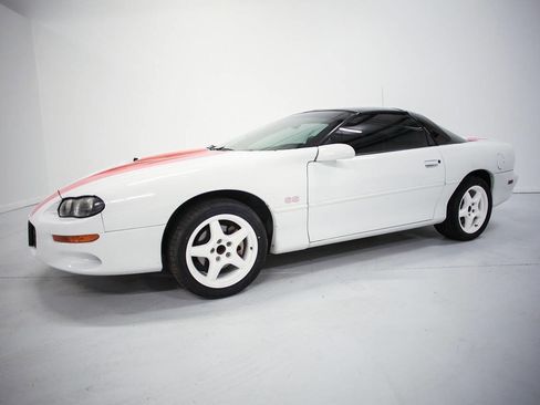 Used 2000 Chevrolet Camaro Z28 w/ SS Performance/Appearance Pkg image 3