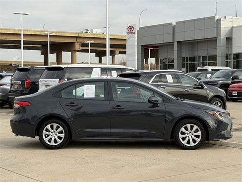 Used 2025 Toyota Corolla LE image 3