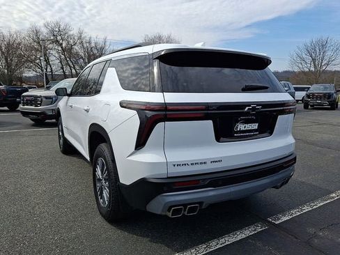 New 2026 Chevrolet Traverse LT w/ LPO, Floor Liner Package AWD/4WD image 5