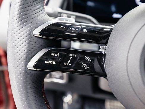 Used 2024 Mercedes-Benz EQB 300 4MATIC image 10