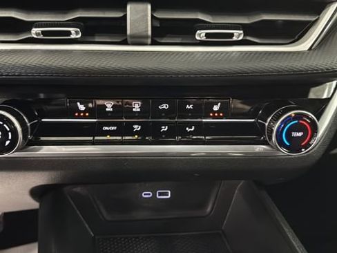 Used 2025 Chevrolet Equinox LT image 55