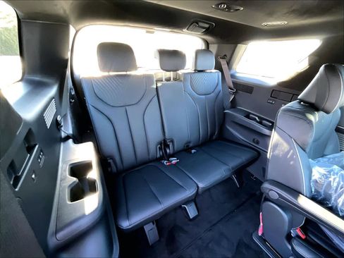 Used 2025 Hyundai Palisade Calligraphy image 17