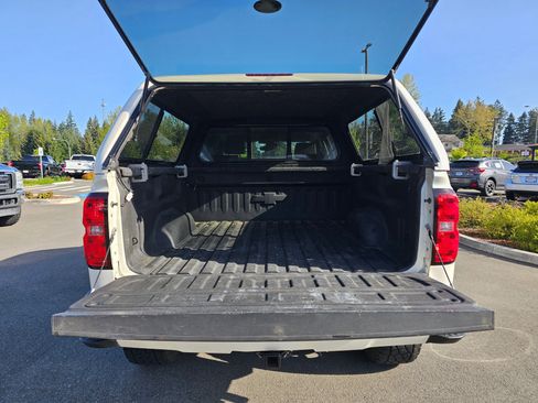 Used 2015 Chevrolet Silverado 1500 High Country w/ High Country Premium Package AWD/4WD image 9