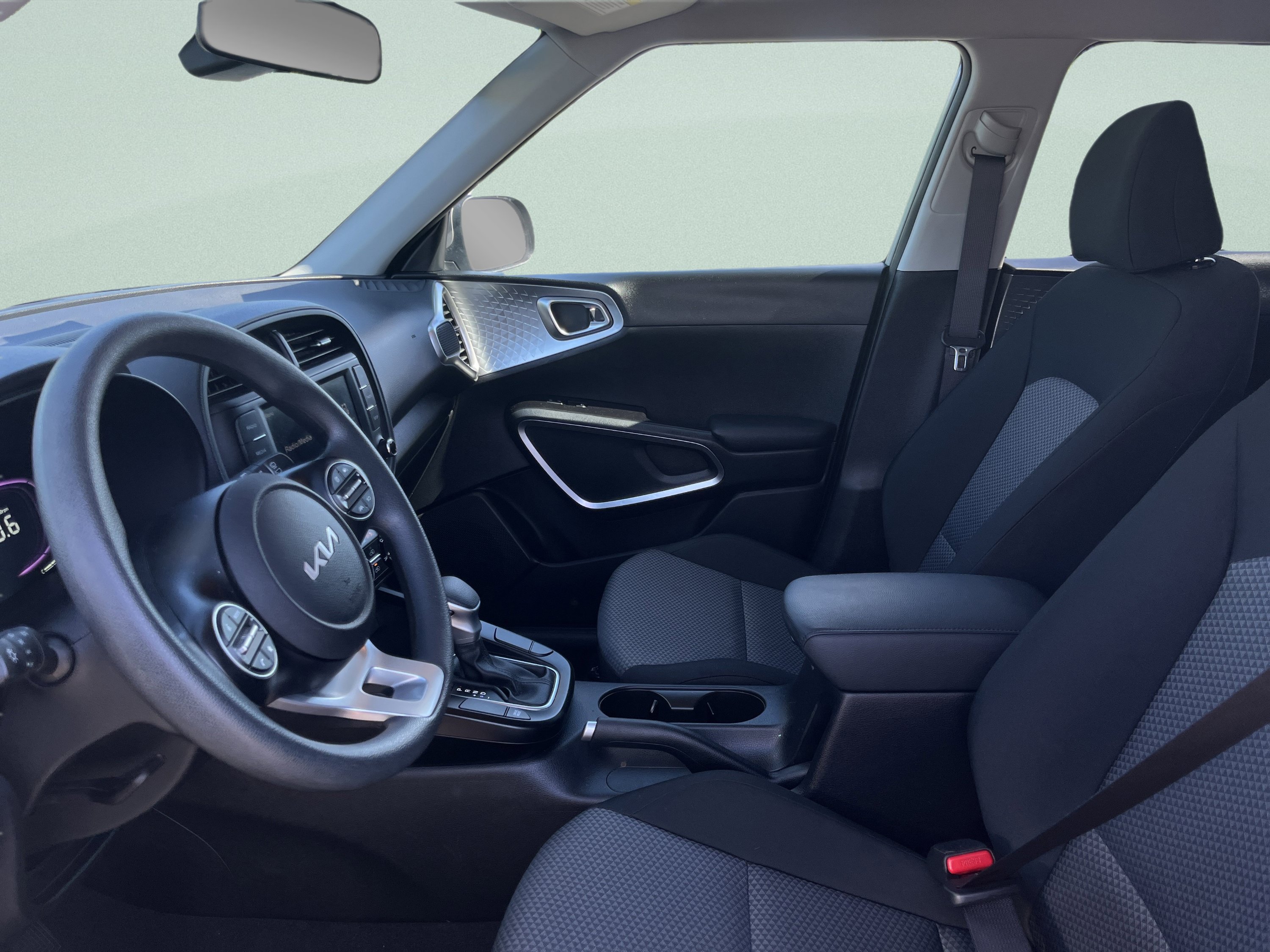 Used 2025 Kia Soul LX w/ LX Technology Package FWD image 13