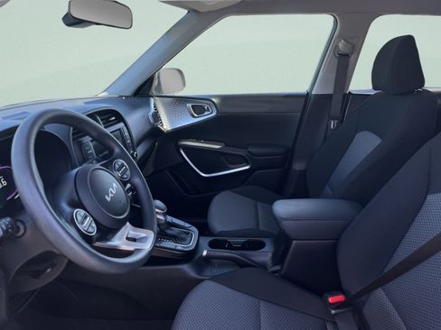 Used 2025 Kia Soul LX w/ LX Technology Package FWD image 13