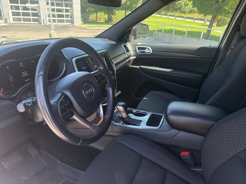 Used 2020 Jeep Grand Cherokee Laredo AWD/4WD image 10