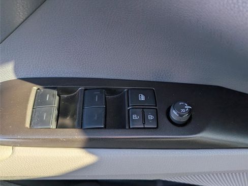 Used 2023 Toyota Camry SE image 18