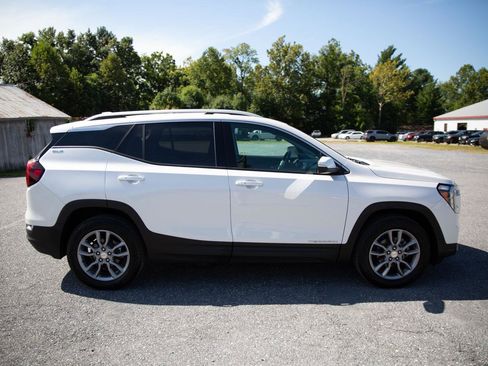 Used 2022 GMC Terrain SLT image 3