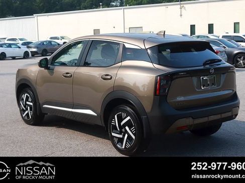 Certified 2025 Nissan Kicks SV FWD image 5