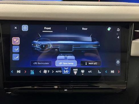 Used 2025 Lincoln Navigator Reserve image 18