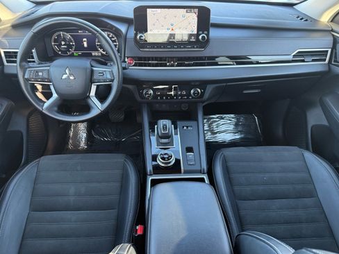 Used 2024 Mitsubishi Outlander 4WD Plug-In Hybrid image 32