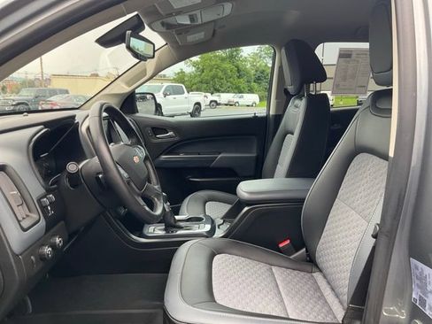 Used 2022 Chevrolet Colorado Z71 AWD/4WD image 2