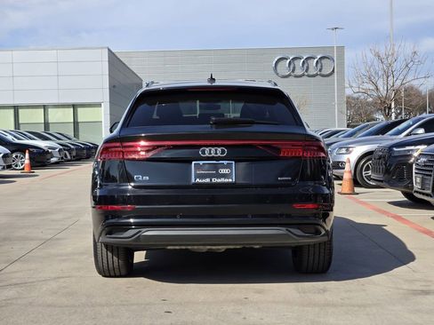 Used 2023 Audi Q8 Premium image 7