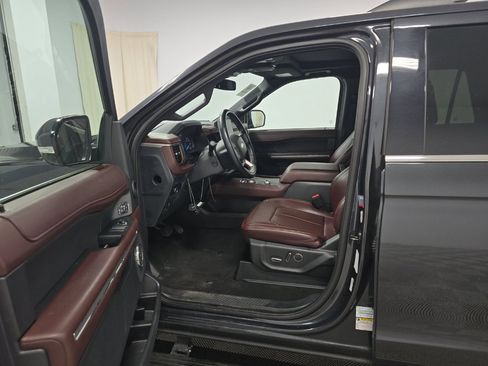 Used 2024 Ford Expedition Max Limited image 3
