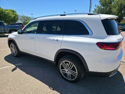 Used 2025 Mercedes-Benz GLS 450 4MATIC image 10