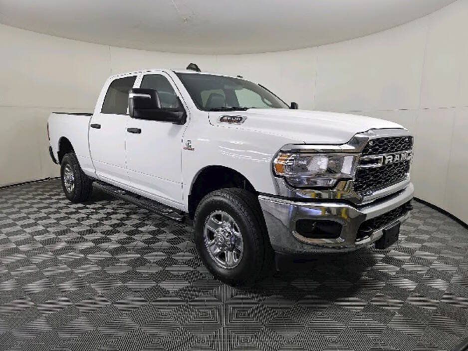 Used 2023 RAM 2500 Tradesman w/ Chrome Appearance Group AWD/4WD image 3