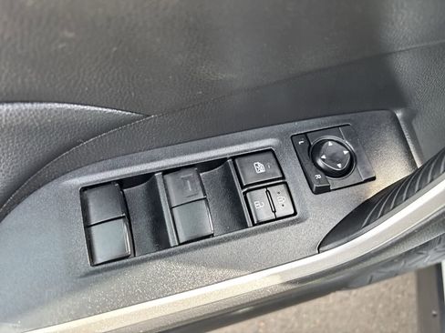 Used 2021 Toyota RAV4 XLE w/ XLE Grade Weather Package AWD/4WD image 10