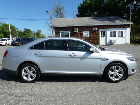 Used 2017 Ford Taurus SEL FWD image 6