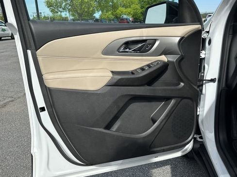 Used 2023 Chevrolet Traverse LS FWD image 12
