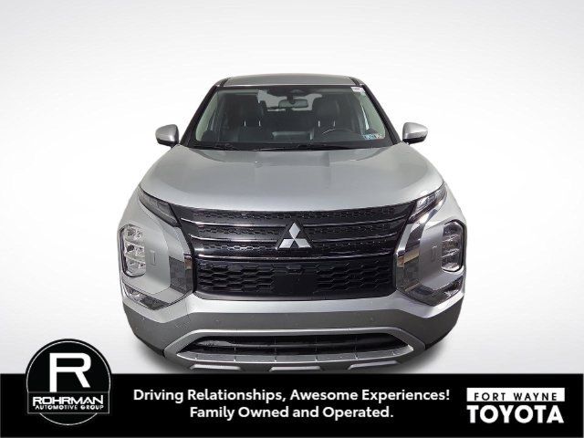 Used 2024 Mitsubishi Outlander SE AWD/4WD image 3