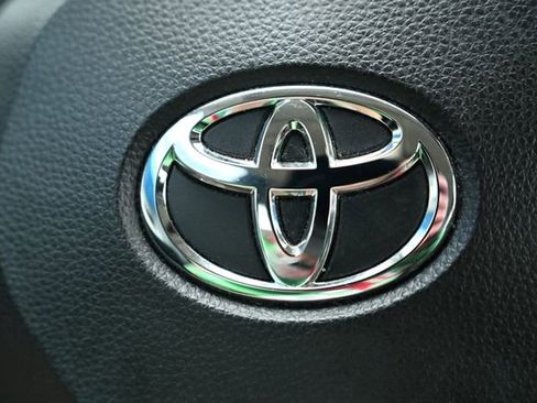 Used 2023 Toyota Corolla LE image 33