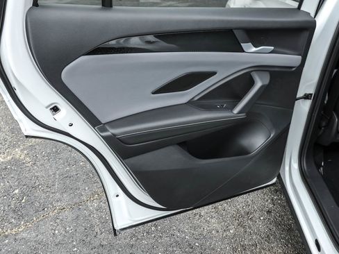 New 2025 Volkswagen Tiguan SE R-Line image 33