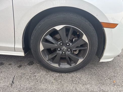 Used 2023 Honda Odyssey Elite image 3