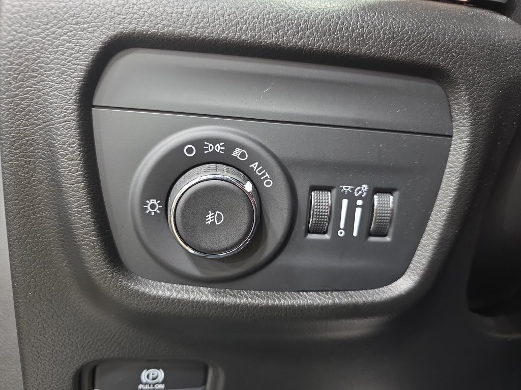 Used 2023 Jeep Grand Cherokee L Limited w/ Luxury Tech Group II AWD/4WD image 25