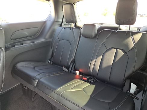 New 2026 Chrysler Pacifica Select image 10