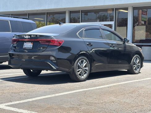 Used 2023 Kia Forte LXS w/ LXS Technology Package FWD image 3