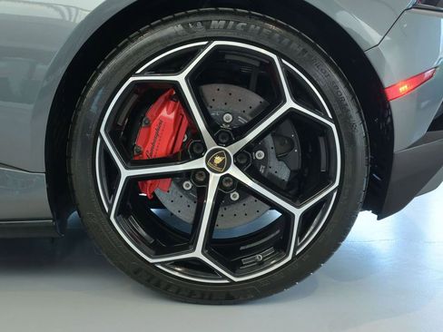 Used 2020 Lamborghini Huracan EVO image 35