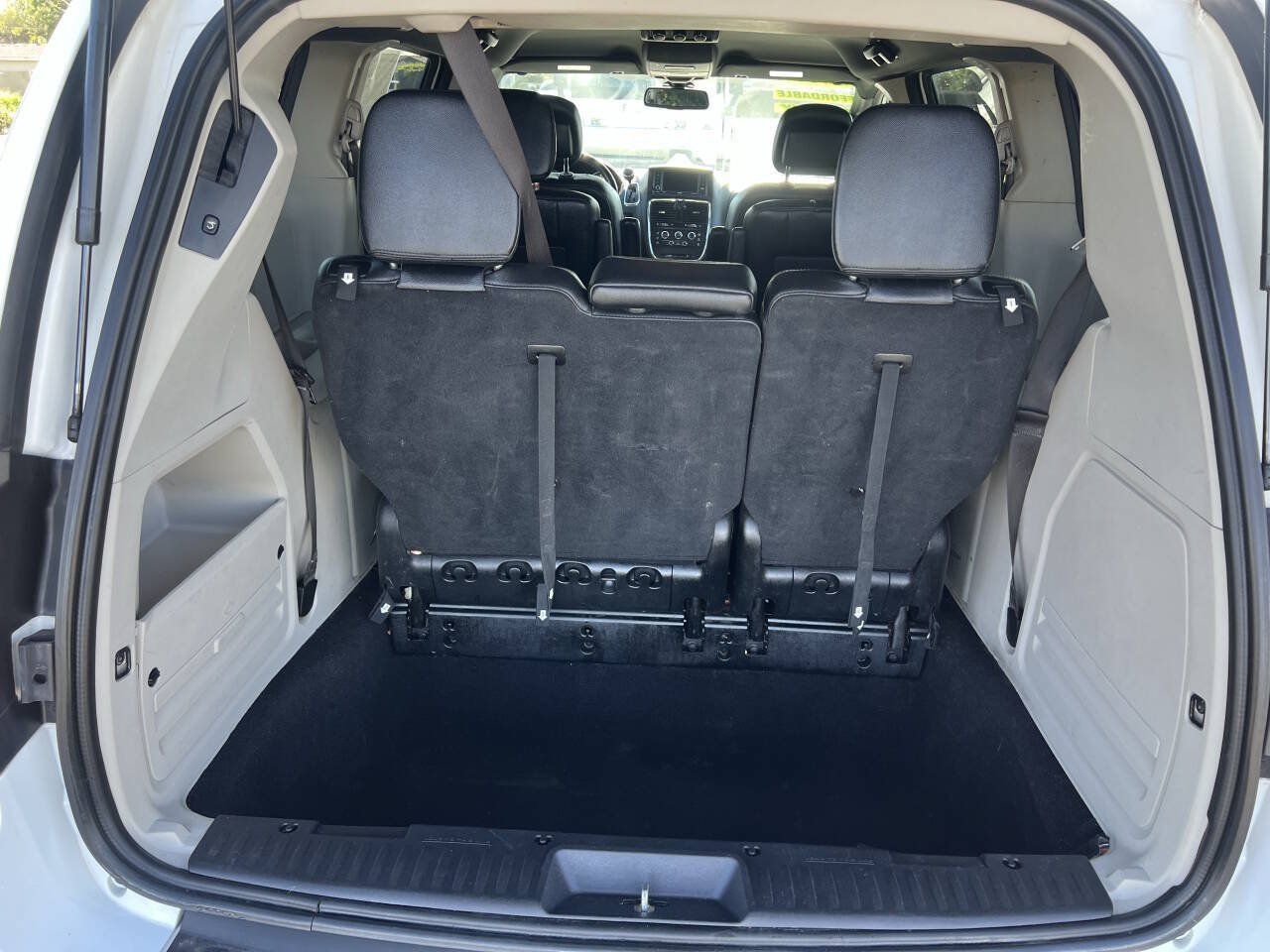 Used 2019 Dodge Grand Caravan SXT FWD image 17