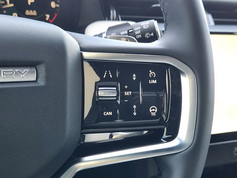 Used 2025 Land Rover Discovery Sport Dynamic SE image 31