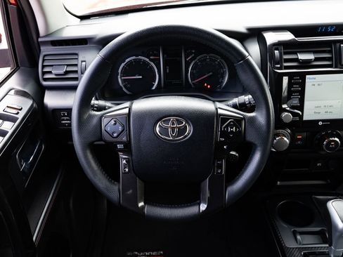 Used 2022 Toyota 4Runner TRD Off-Road AWD/4WD image 11