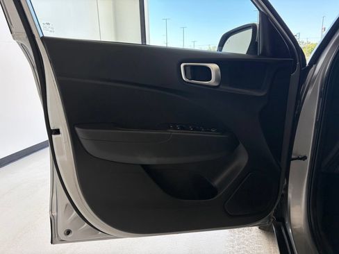 Used 2024 Hyundai Venue SEL FWD image 27