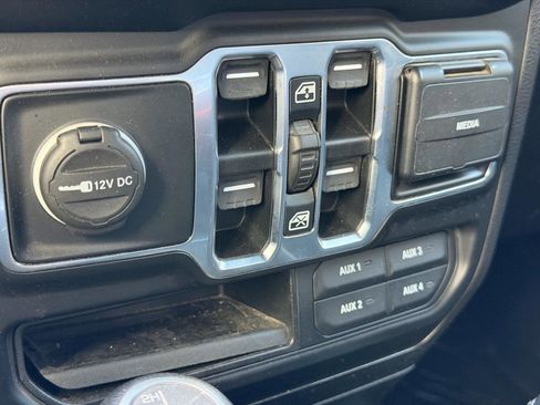 Used 2021 Jeep Wrangler Unlimited Sport image 29