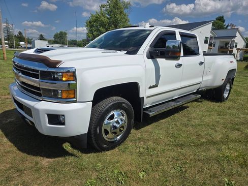 Used 2018 Chevrolet Silverado 3500 High Country AWD/4WD image 3