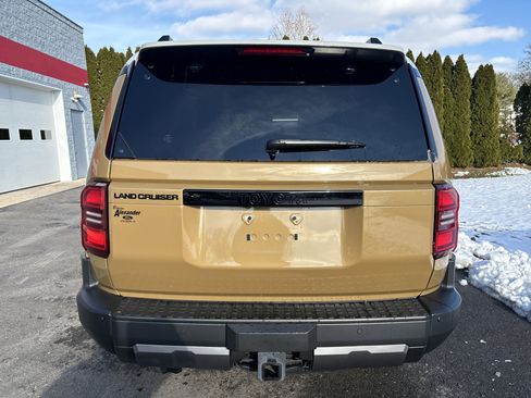 Used 2024 Toyota Land Cruiser Base image 4