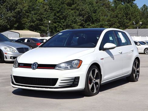 Used 2016 Volkswagen GTI SE FWD image 3